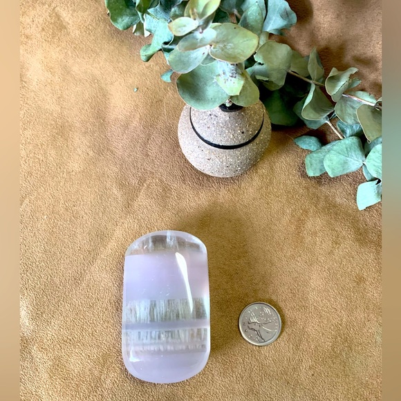 Yttrium Lavender Fluorite Palmstone - Picture 1 of 5